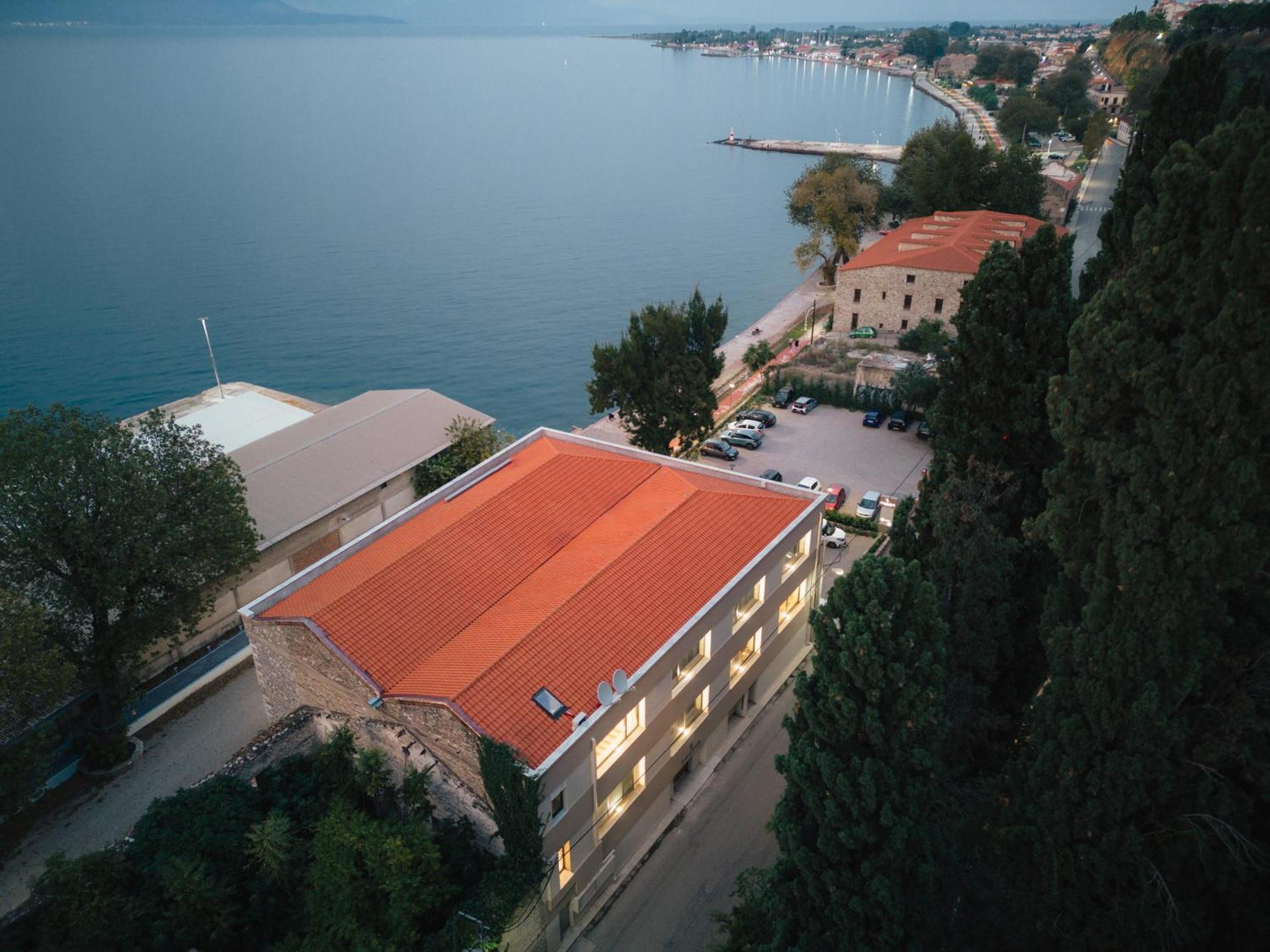 Amario Suites Hotel Aigio Exterior photo