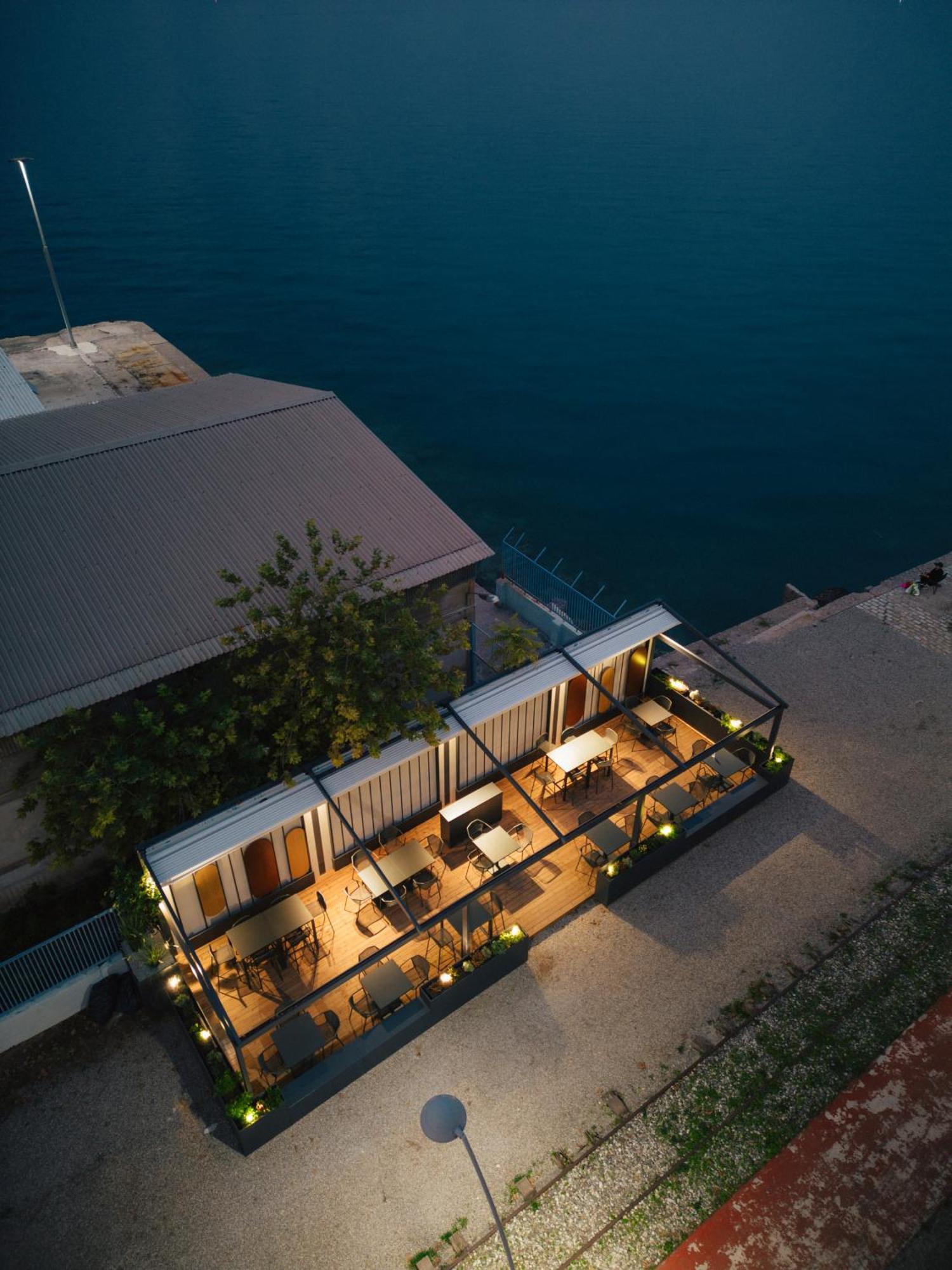 Amario Suites Hotel Aigio Exterior photo